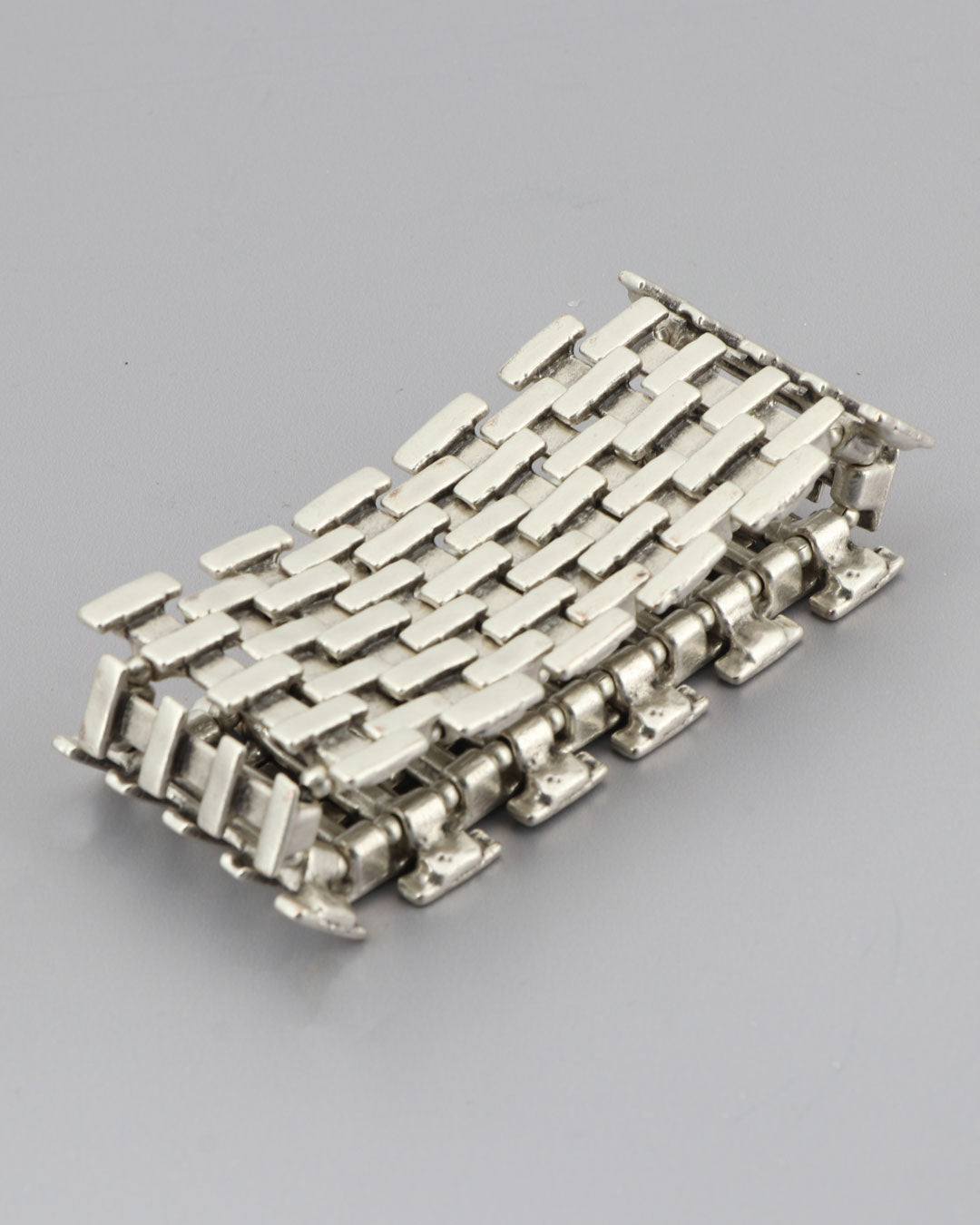 Wide stretch cuff in architectural brick pattern