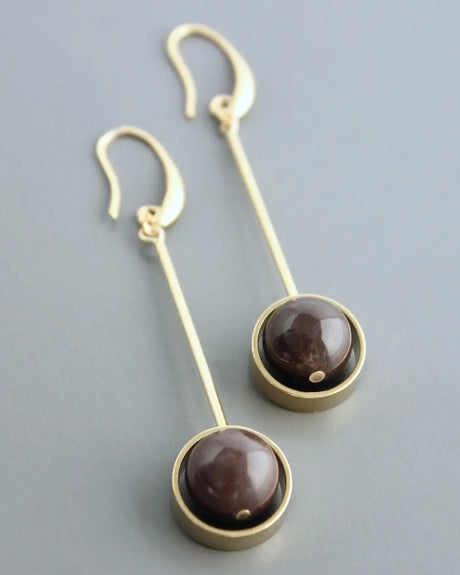 Minimalist gold-plated earrings with linear design
