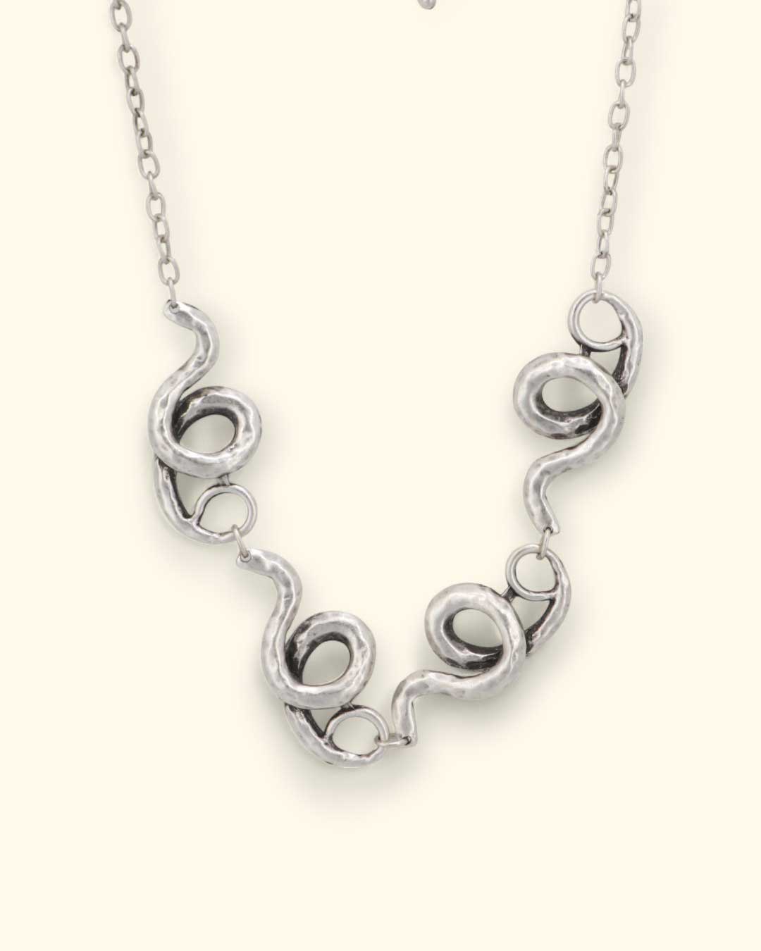 Adjustable artisan necklace in pewter zinc alloy with wavy pattern