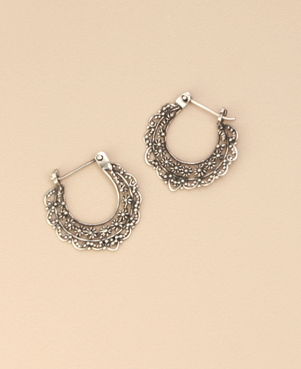 Fan-shaped filigree hoop earrings with floral details