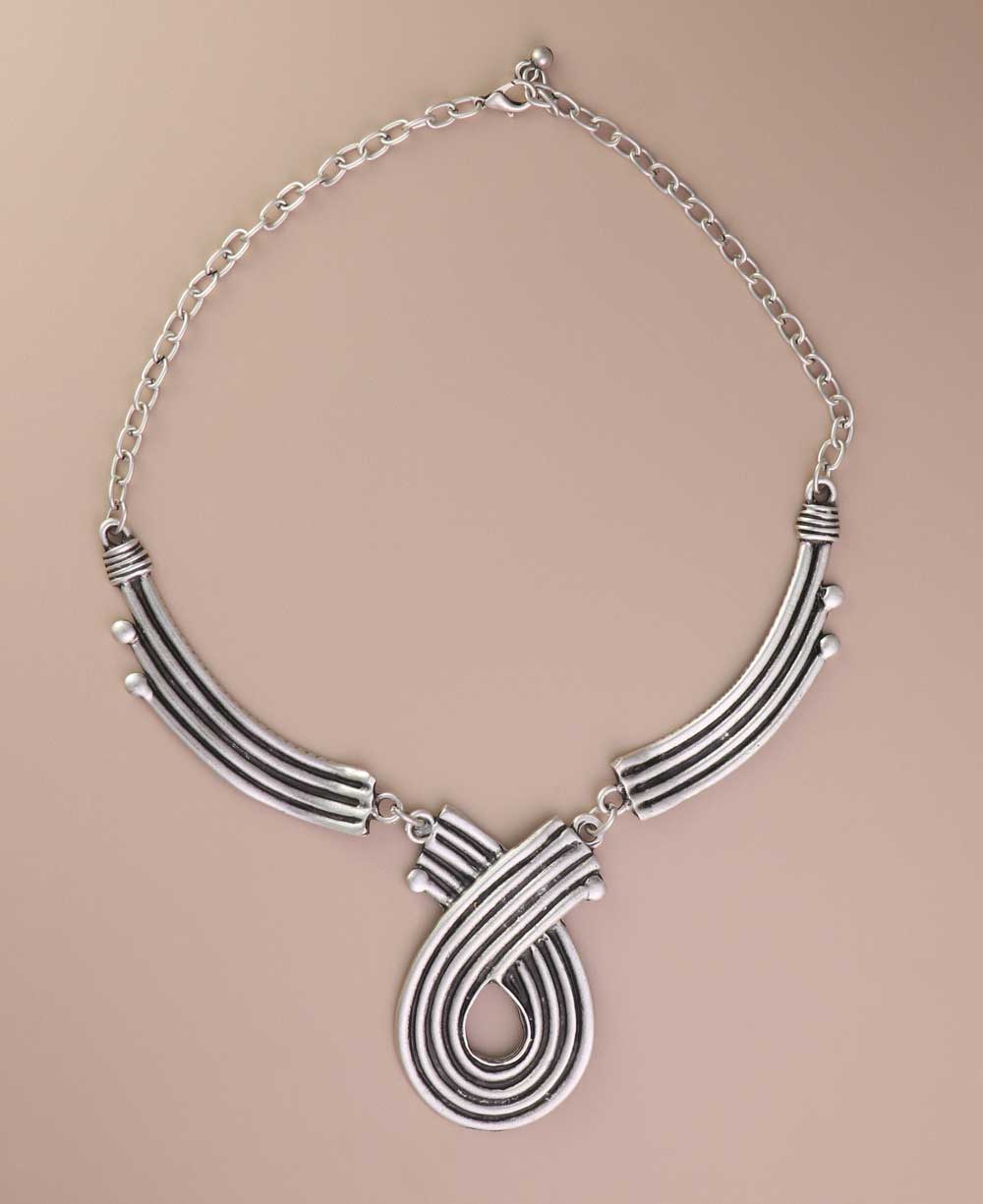 Smooth curves modern necklace