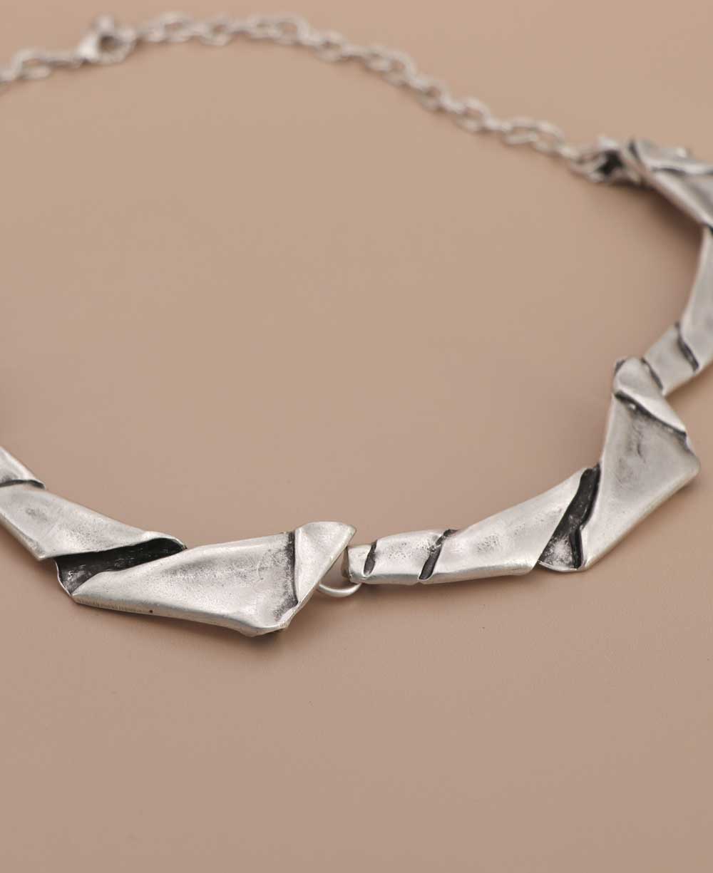 Adjustable artistic necklace