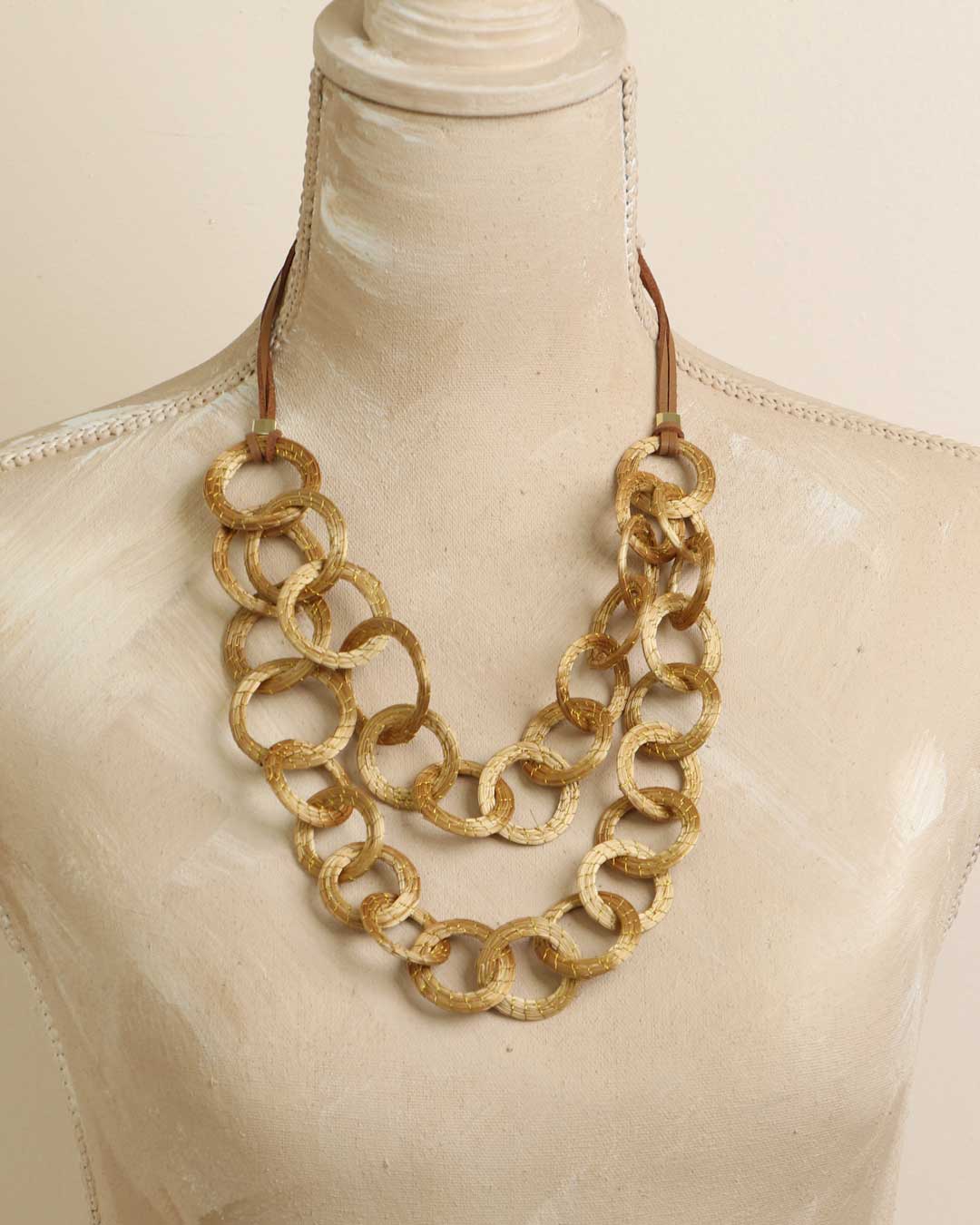 Golden Grass Chain-Link Necklace – Handwoven in Brazil