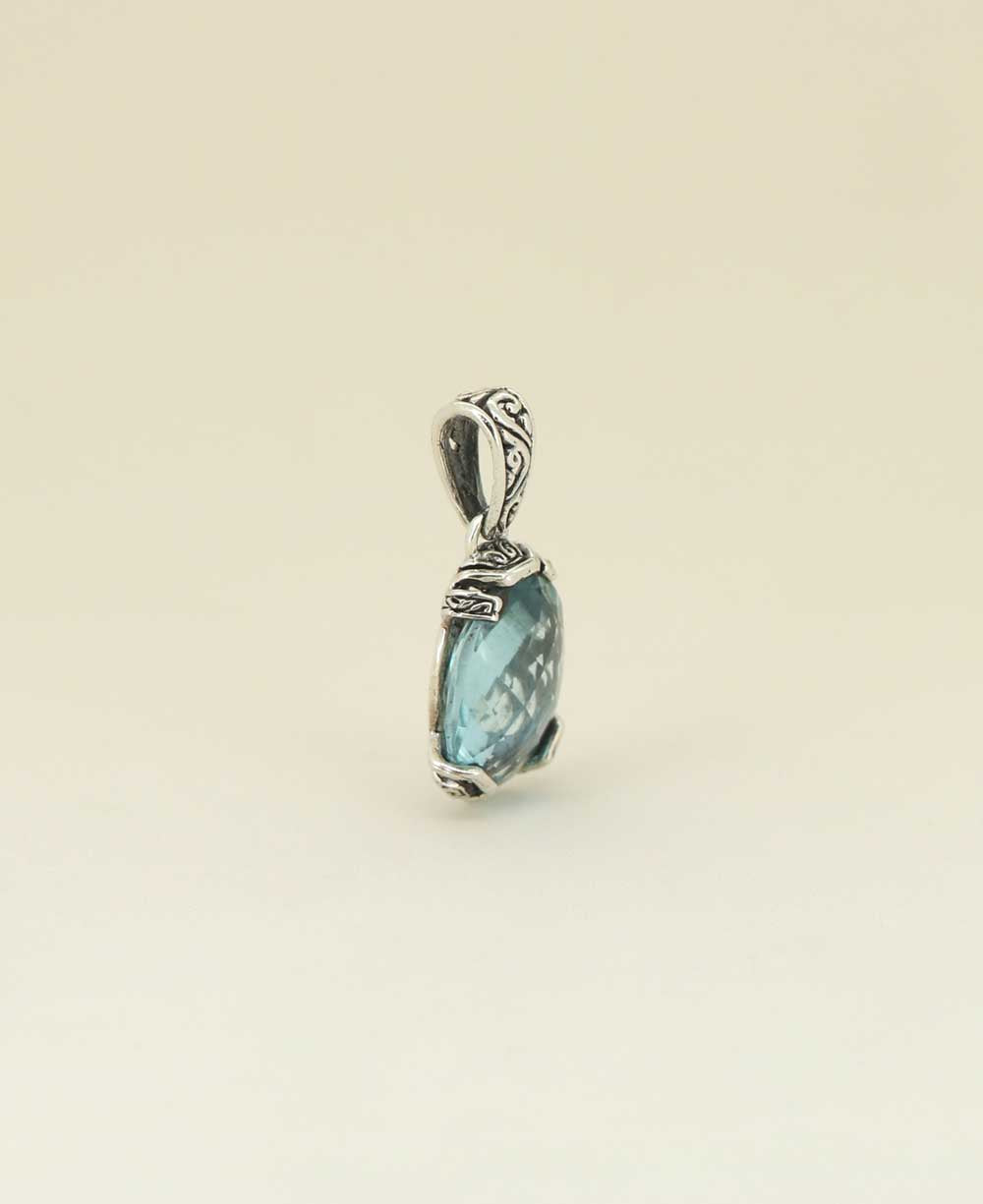 Elegant-sterling-silver-blue-topaz-pendant