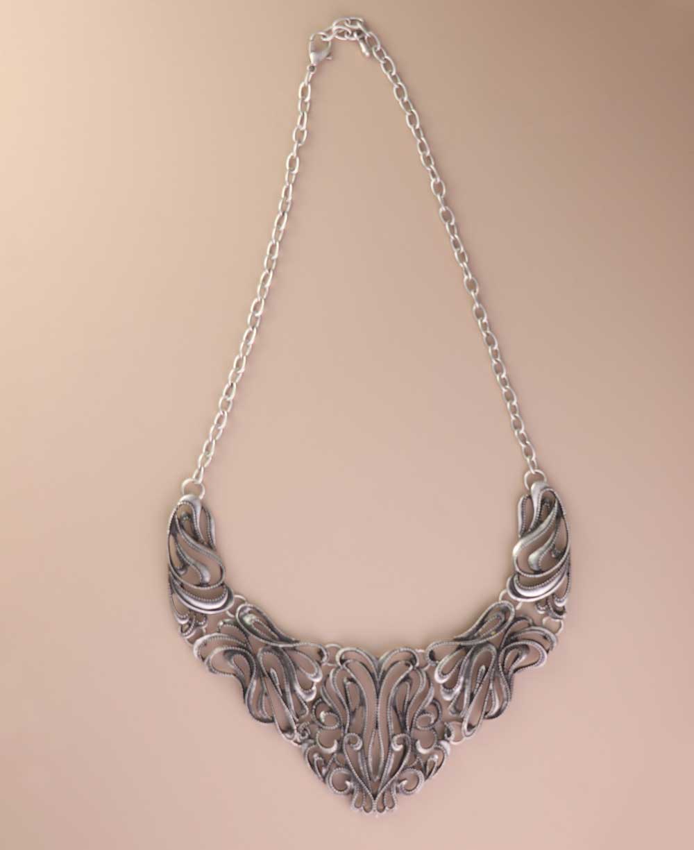 Swirly metal necklace