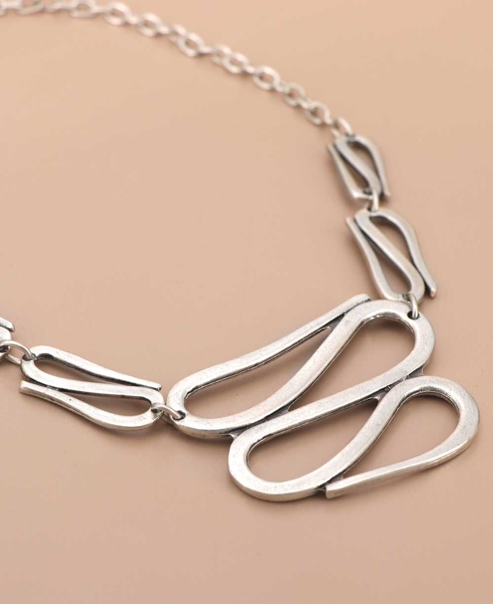 Adjustable swirly necklace
