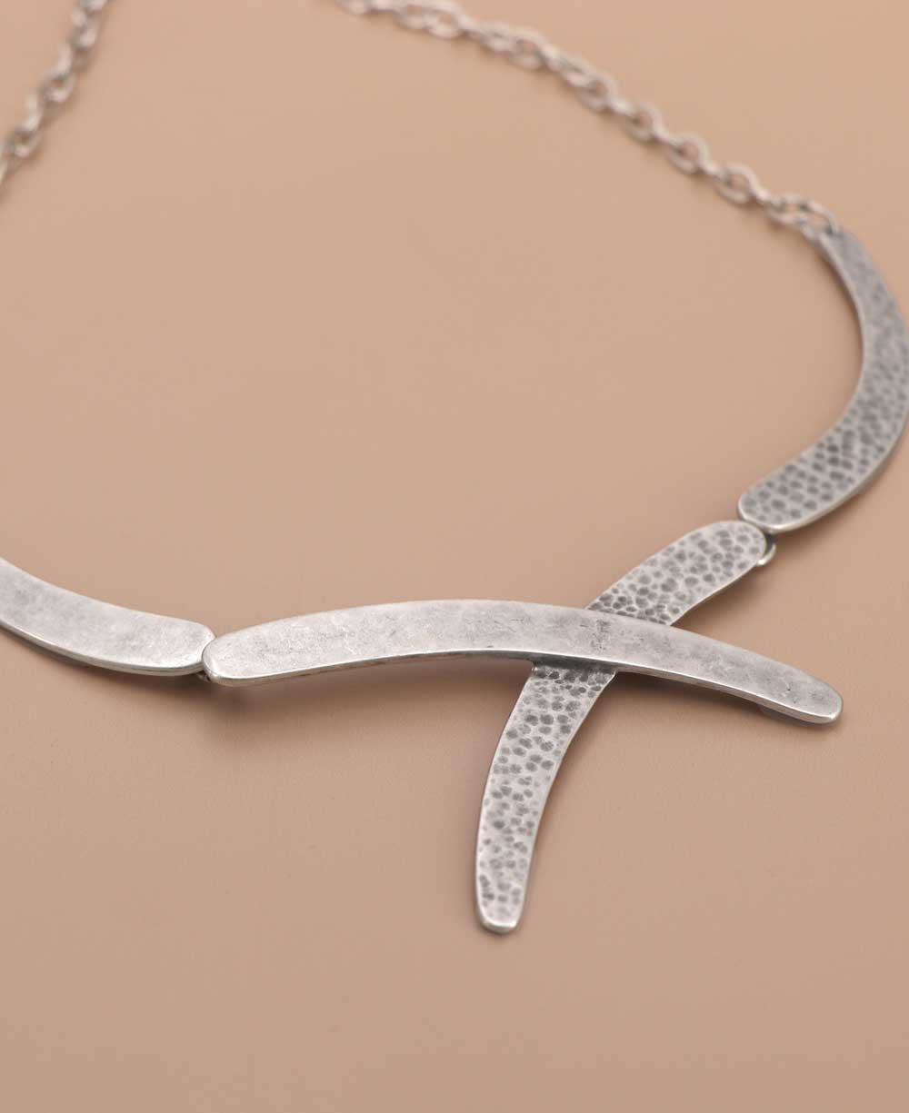 Adjustable textured plate necklace