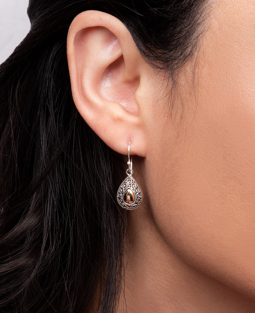 Gold-plated filigree dangle earrings