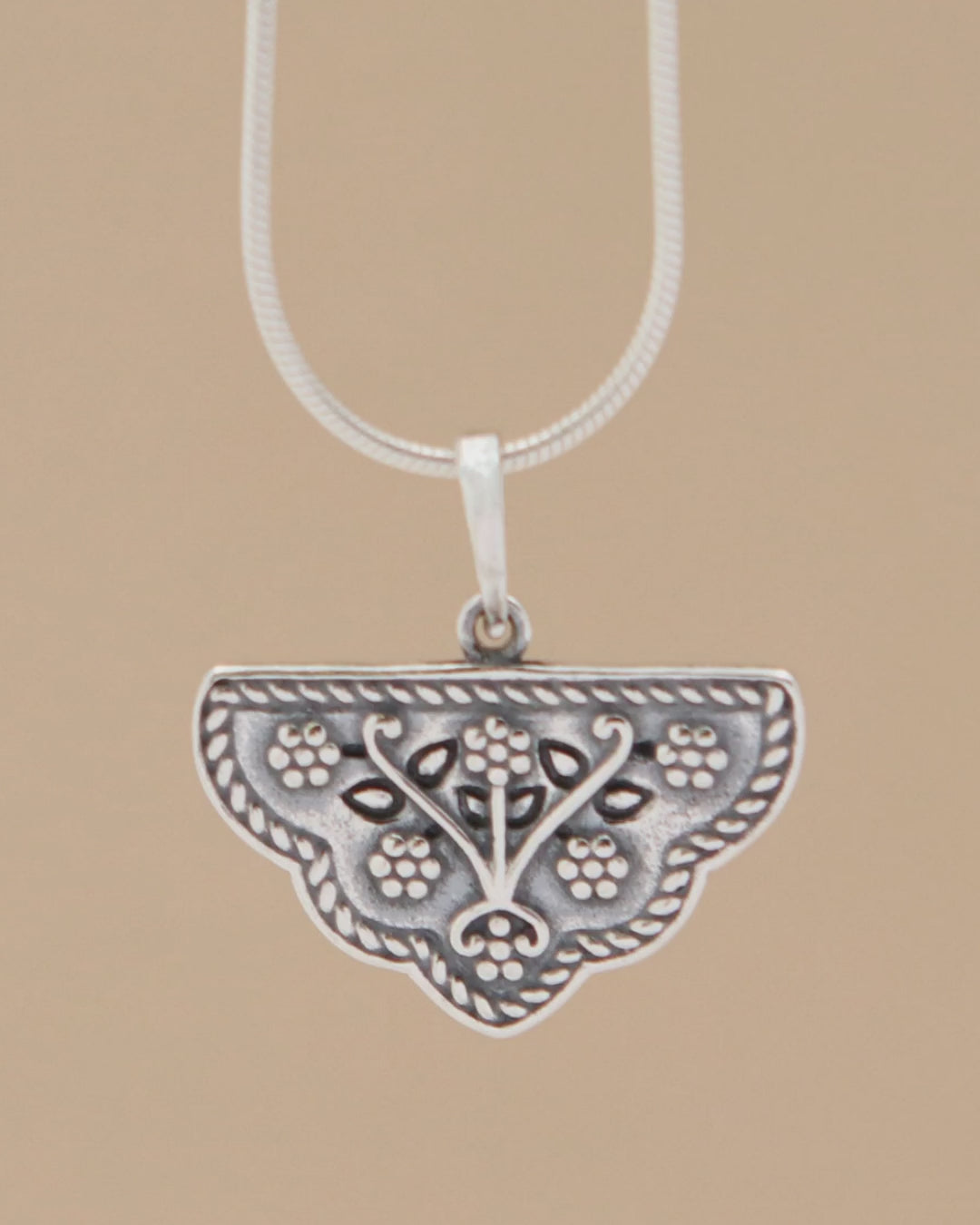 Mahal Gardens Floral Pendant