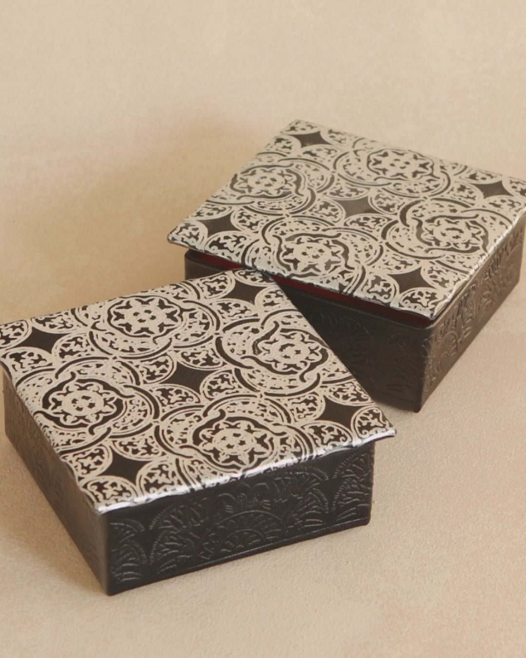 Silver Arabesque Leather Jewelry Box