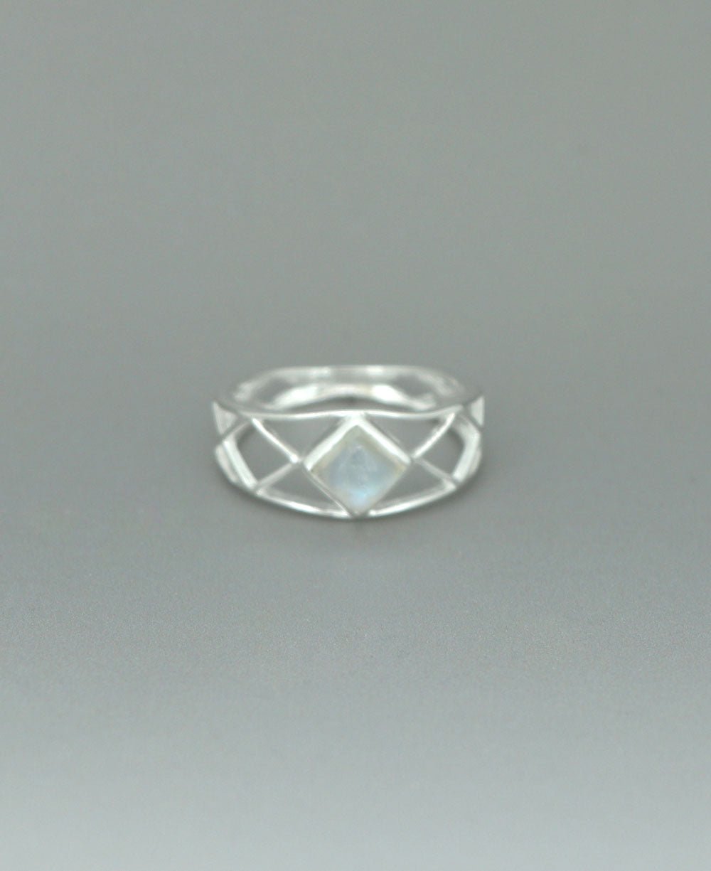 Moonstone Criss Ring Moonstone Criss Ring